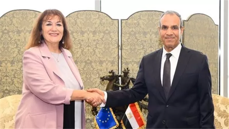 وزير الخارجية يشدد على أهمية إعادة تركيز الجهود على القضية الفلسطينية