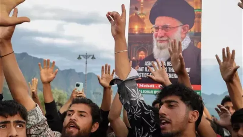 مسؤول إسرائيلي سابق: جنازة المرشد عبارة عن احتفالات تظهر مدى قوتهم