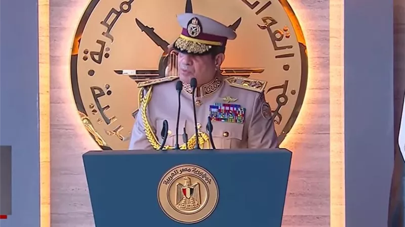 الرئيس السيسي يشيد بأجهزة الدولة ويؤكد أهمية تطوير القدرات لمواجهة الأزمات