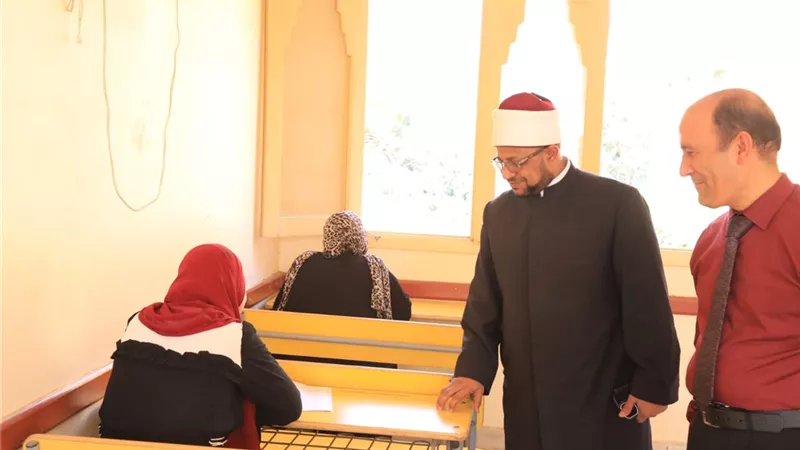 أمين البحوث الإسلاميَّة يجري جولةً على امتحانات الثانوية الأزهرية بالغربية