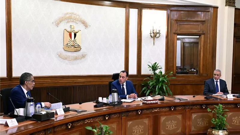 مدبولي يستعرض مع وزير الدولة للإعلام آليات تنفيذ تكليفات الرئيس السيسي