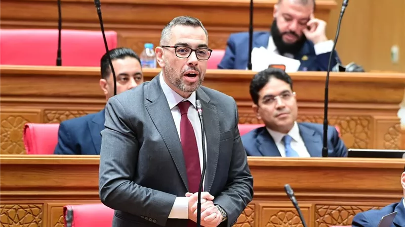 رئيس برلمانية العدل يطالب بدمج 