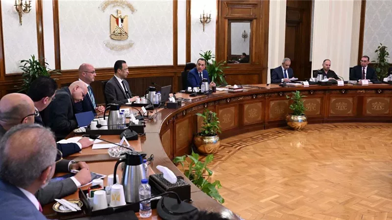 رئيس الوزراء يتابع الموقف التنفيذي لعدد من المشروعات بقطاع الاتصالات 