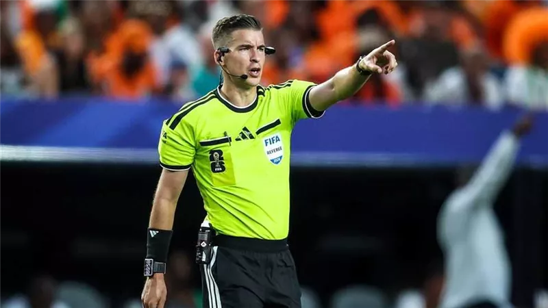 الفرنسي فرانسوا ليتكسير حكما لمباراة مصر والأرجنتين في كأس العالم