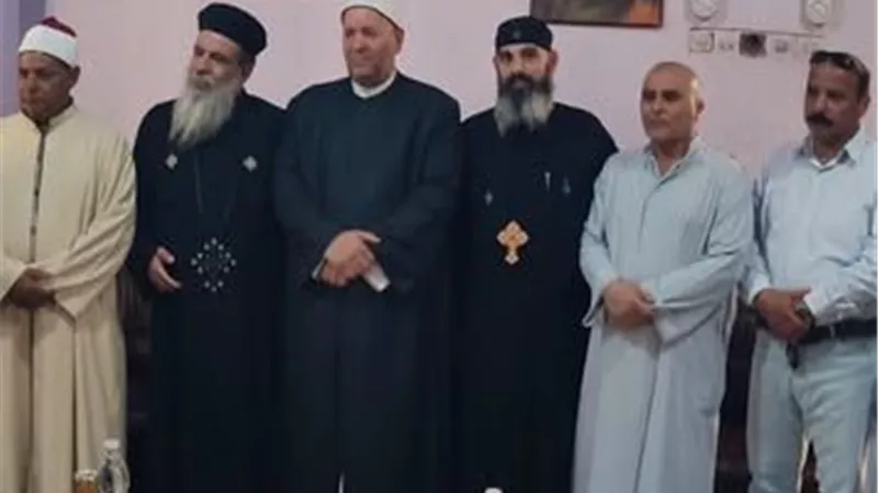 وفد من أوقاف المنيا يطمئن على أشقاء كنيسة الملاك ميخائيل بحلوة عقب الحريق