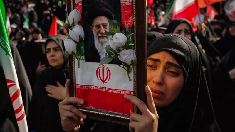 محللون: التشييع المليوني في إيران يبعث برسائل قوة ووحدة الدولة