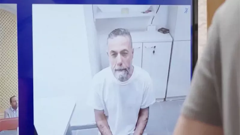 بريطانيا تحذر إسرائيل بعد تدهور صحة الطبيب الفلسطيني حسام أبو صفية 