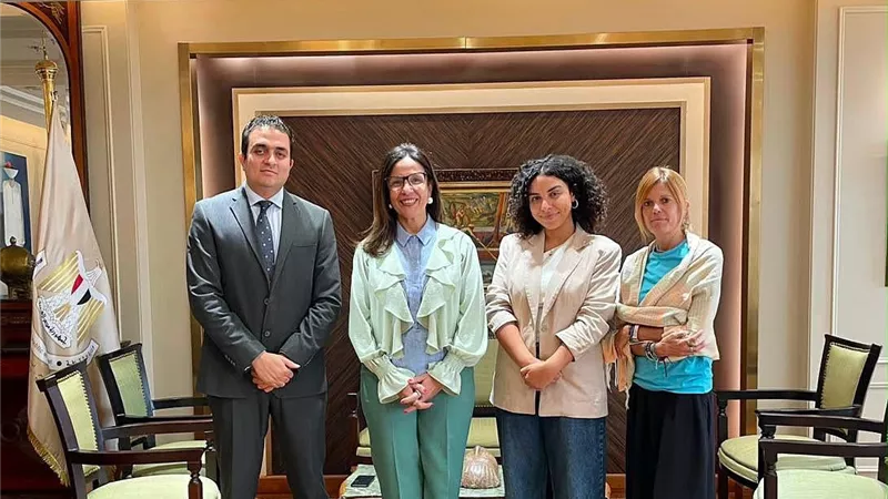 وزيرة الثقافة تستقبل وفد 