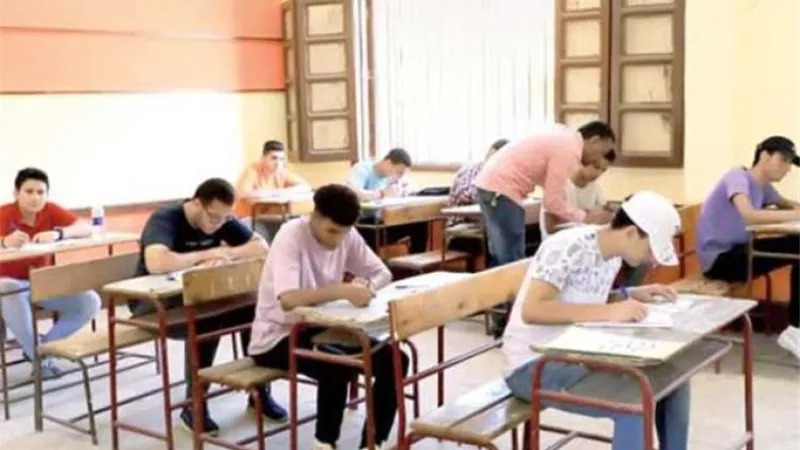 اليوم.. طلاب الثانوية العامة النظام القديم يؤدون امتحان الرياضيات البحتة