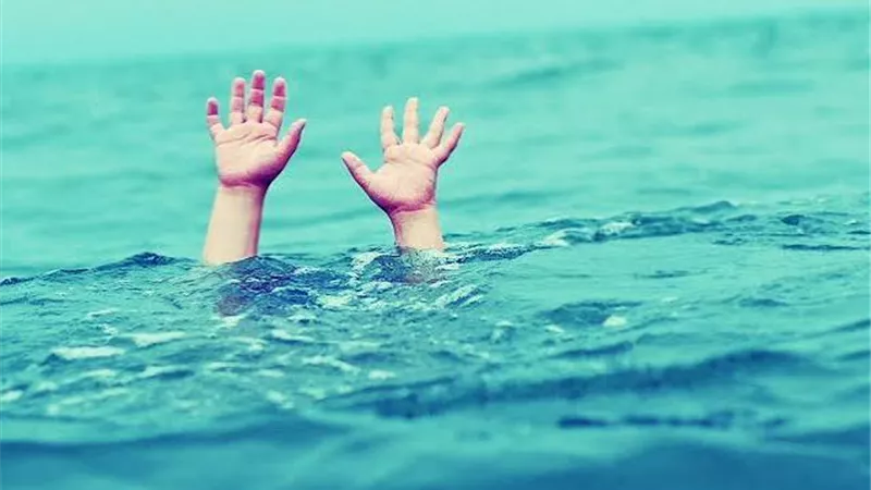 تيار السحب القاتل.. الأرصاد تحذر من خطر يهدد حياة المصطفين على الشواطىء 