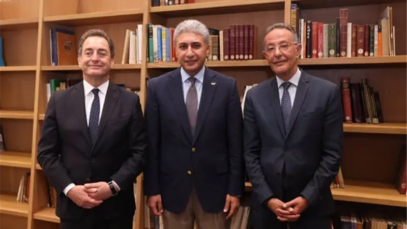 بحضور 25 سفيرًا أجنبيا.. وزير السياحة يفتتح مكتبة المتحف المصري الكبير