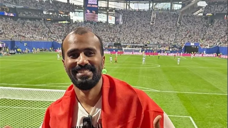كسر بالأنف.. تطورات حالة المصور المصري بعد تعرضه للضرب من جماهير الأرجنتين
