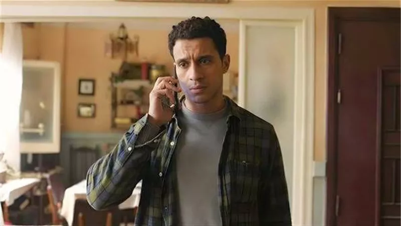 أزمات ومفاجآت في انتظار عصام عمر.. تفاصيل عالم فيلم «بحر» قبل عرضه