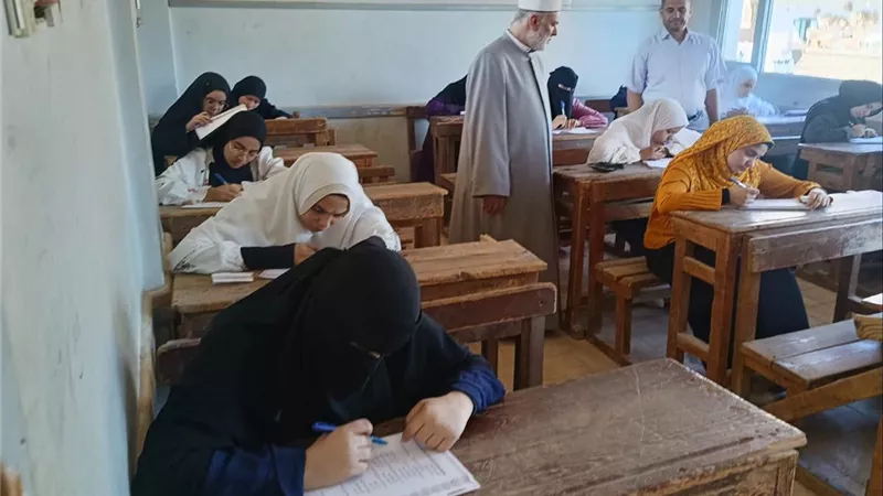 وسط حالة الانضباط.. ختام امتحانات القسم العلمي بالشهادة الثانوية الأزهرية 