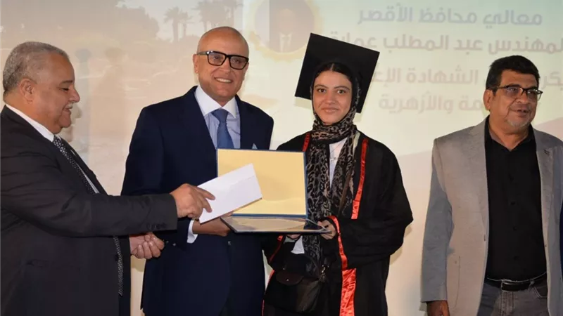 الأقصر تحتفي بأوائل الإعدادية والفائزين في مسابقة الرسم الدولية