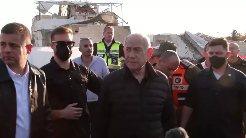 نتنياهو من قاعدة حيفا:  هدفنا الأساسي تأمين الممرات البحرية 
