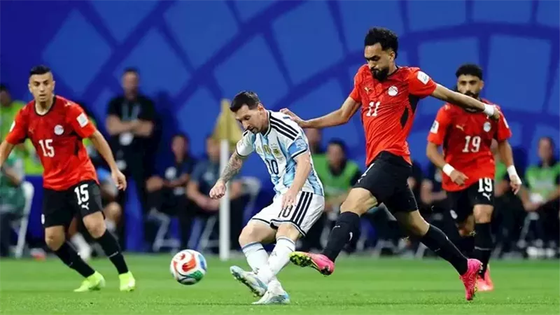 راؤول فاريلا يفتح النار على التحكيم بعد وداع مصر أمام الأرجنتين