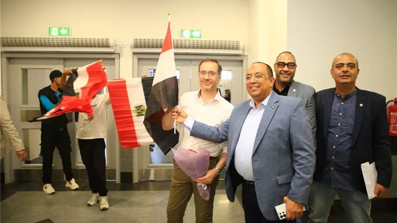 السفير البريطاني يشيد بمونوريل شرق النيل ويؤكد ريادة مصر في النقل الذكي 