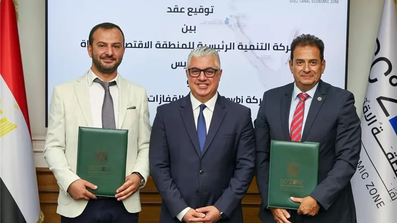 اقتصادية قناة السويس توقع عقد إنشاء مصنع لـ