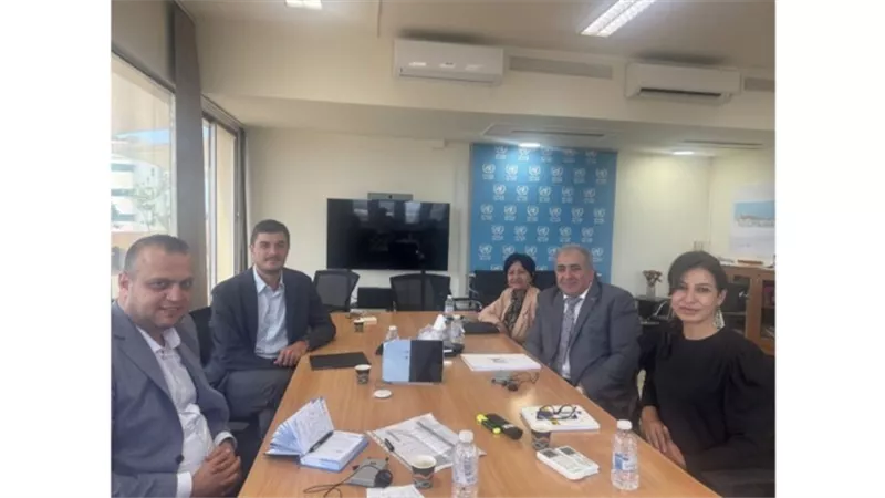 السفير الفلسطيني بلبنان يبحث مع 