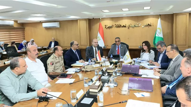 محافظ الجيزة: لا تهاون في التعامل مع شكاوى المواطنين وسرعة الاستجابة 
