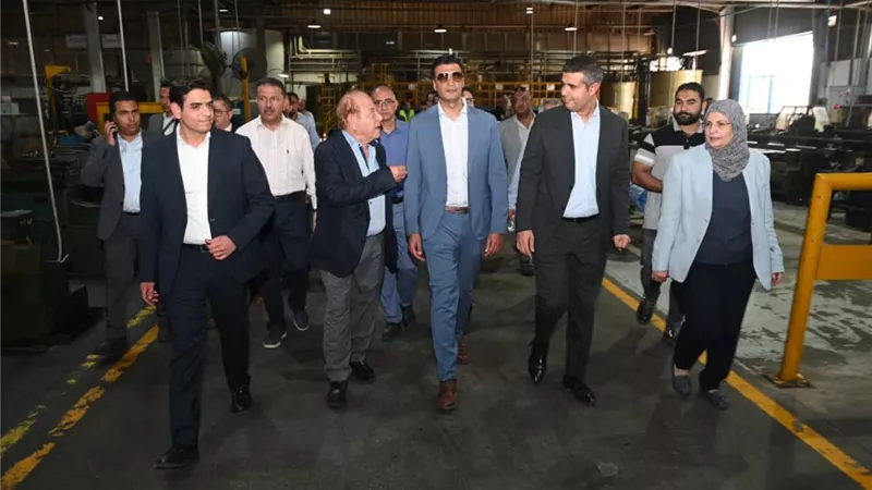 وزير الصناعة يتفقد مصانع العاشر من رمضان ويعلن خطة لدعم الصناعات الهندسية 