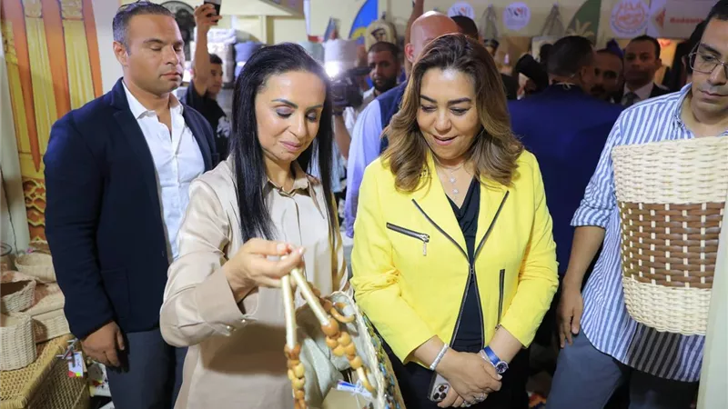 وزيرتا التضامن والتنمية المحلية تفتتحان معرض 