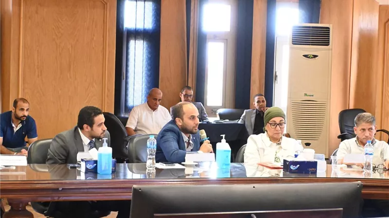 قصر العيني يقر حزمة قرارات لتعزيز كفاءة التشغيل وسلامة المرضى