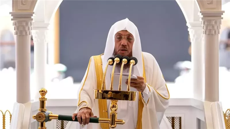 قوة الله التي لا تغلب.. خطيب المسجد الحرام يكشف أهمية معية الله للعبد