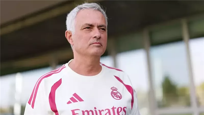 مورينيو: أعود لخدمة ريال مدريد وهدفي بناء ثقافة عمل ومساعدة الجميع بالفريق