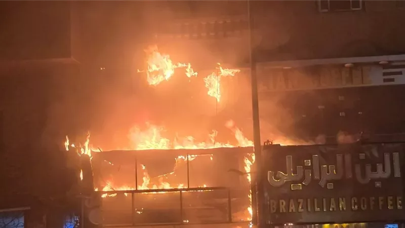 اندلاع حريق بمطعم 