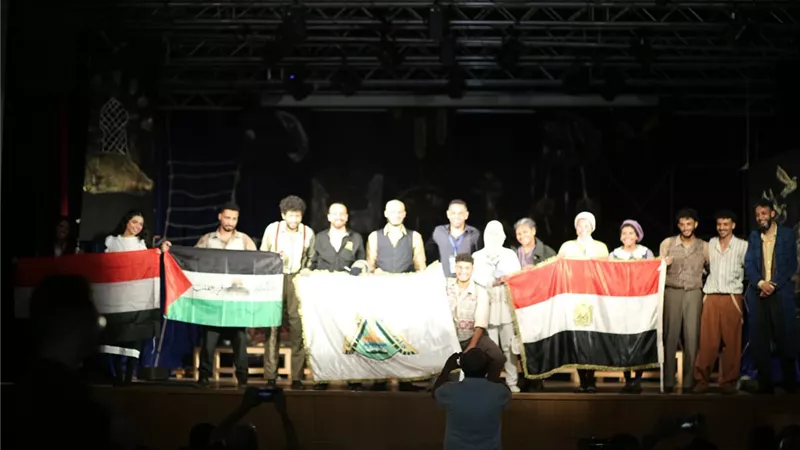 «أصحاب الأرض» يهدي جامعة بنها جائزة دولية في مهرجان المسرح الجامعي