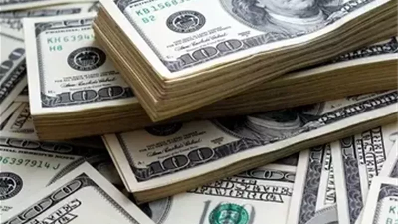 الجنيه يتراجع 1.7% أمام الدولار خلال أسبوع.. ويخسر 84 قرشًا