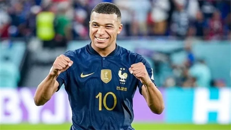 سباق الحذاء الذهبي يشتعل بين مبابي وميسي في كأس العالم 2026