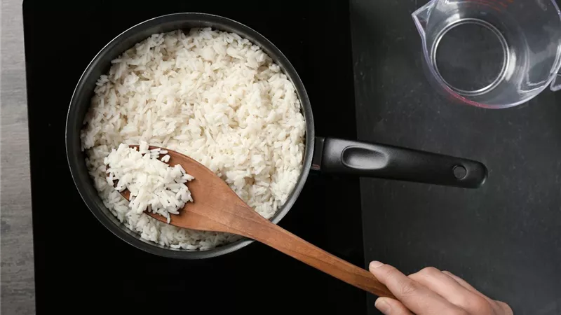 لماذا نشعر بالنعاس بعد تناول الأرز؟