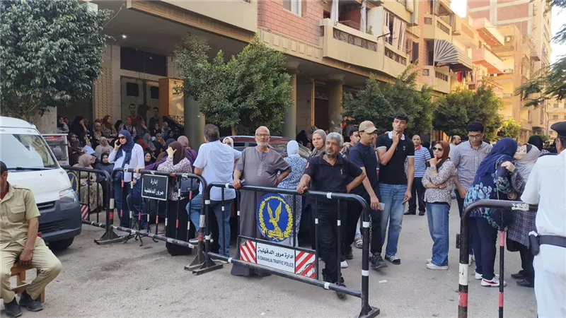 قلوب معلقة على أبواب اللجان»..ترقب وقلق بين أولياء أمور الثانوية العامة