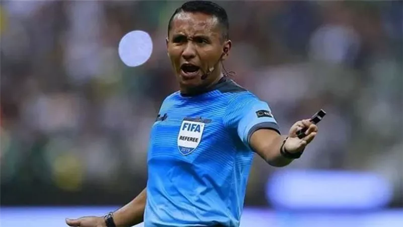 «فيفا» يعلن حكم موقعة فرنسا وإسبانيا في نصف نهائي كأس العالم