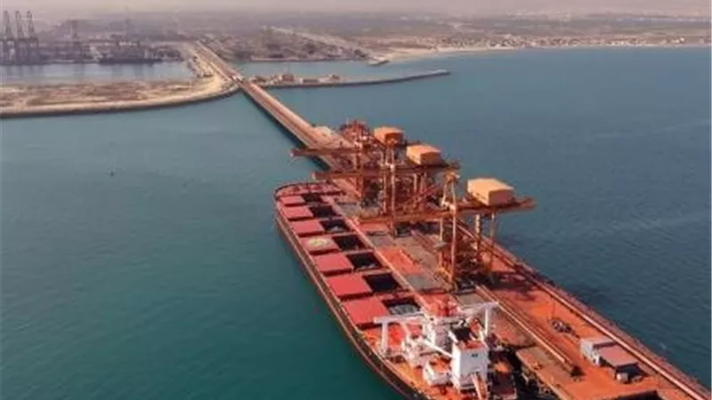 وسط أزمة هرمز.. إعادة التصدير العماني يقفز إلى  66.8%