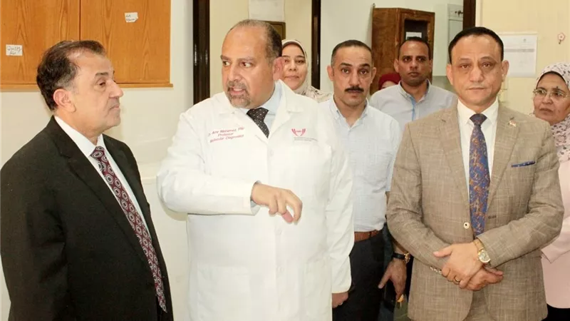 رئيس جامعة قنا يتفقد الوحدات البحثية بمعهد البيولوجيا الجزيئية بأسيوط