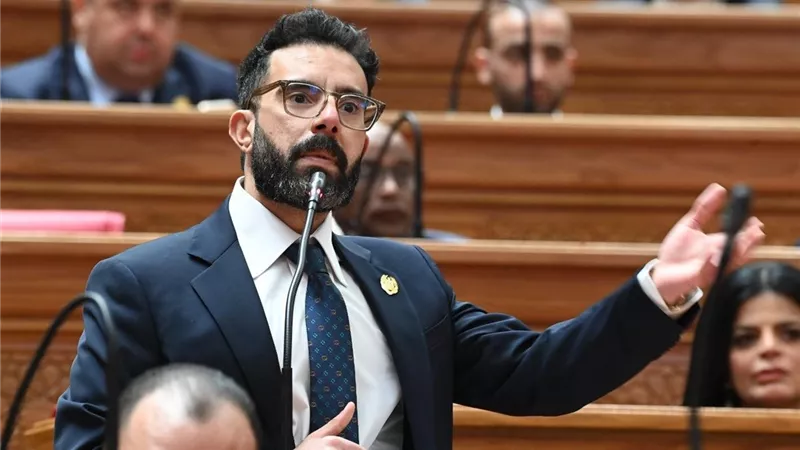 إسلام قرطام يرفض قانون مستقبل مصر لتعارضه مع تمكين القطاع الخاص