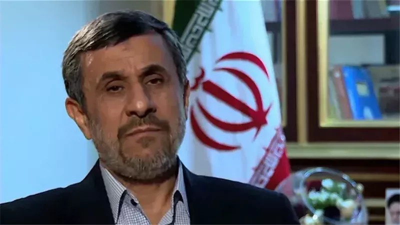أحمدي نجاد ينفي مزاعم وجود خطة إسرائيلية لإعادته إلى الحكم في إيران