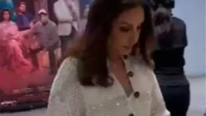 نجوم الفن يتوافدون على عرض 