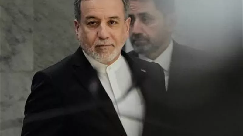 عباس عراقجي: إغلاق مضيق هرمز ردًا على انتهاكات أمريكا 