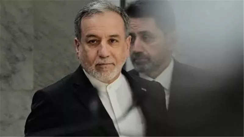 عراقجي يصل الدوحة لتقديم واجب العزاء في الأمير الوالد حمد بن خليفة 