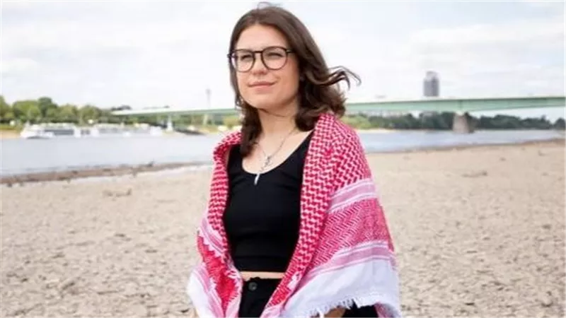 ناشطة ألمانية من أسطول غزة: تعرضت للاغتصاب من مجندات في سجن إسرائيلي