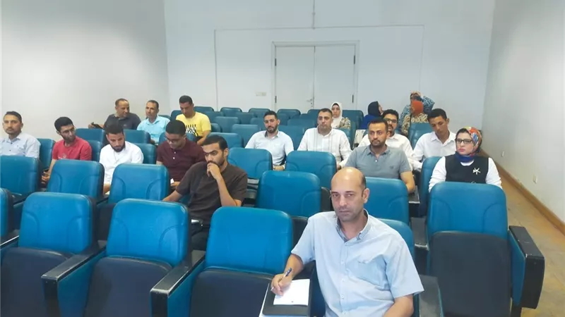 جامعة دمنهور: برامج متخصصة بالذكاء الاصطناعي وريادة الأعمال لتأهيل الطلاب