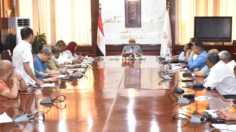 محافظ الأقصر يوجه بسرعة إنجاز ملفات التقنين والتصالح على أراضي الدولة