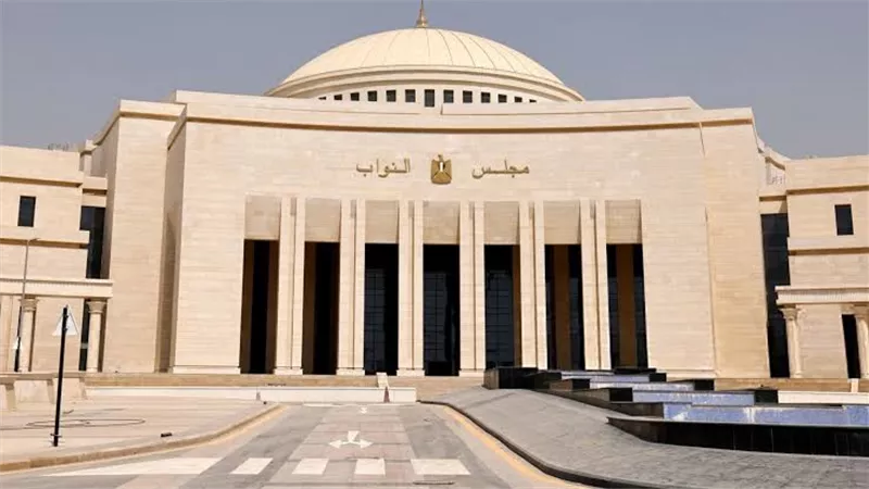 نائب يطالب بتكثيف الرقابة على المراكز التكنولوجية لتسريع تراخيص المحال