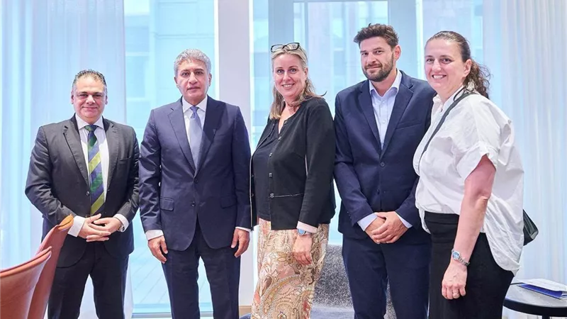 وزير السياحة يبحث مع منظمي الرحلات التشيك سبل زيادة الحركة الوافدة 