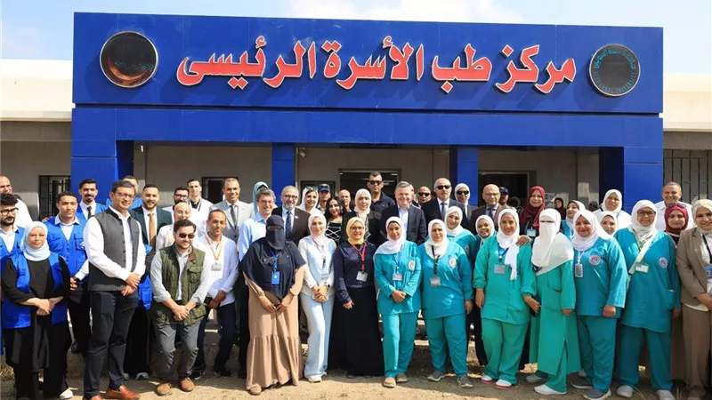 وفد البنك الدولي يطلع على تجربة التأمين الصحي الشامل بمركز طب الأسرة 